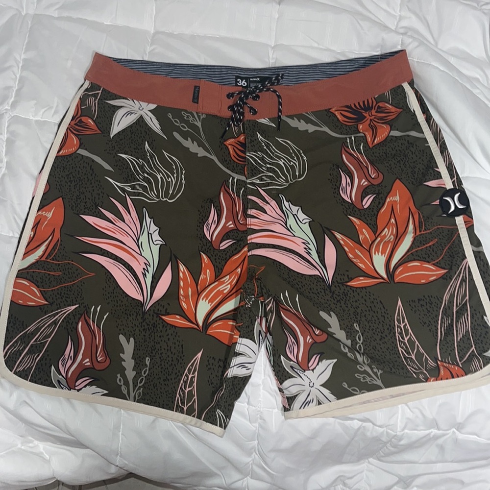 Shorts - Picture 3 of 4